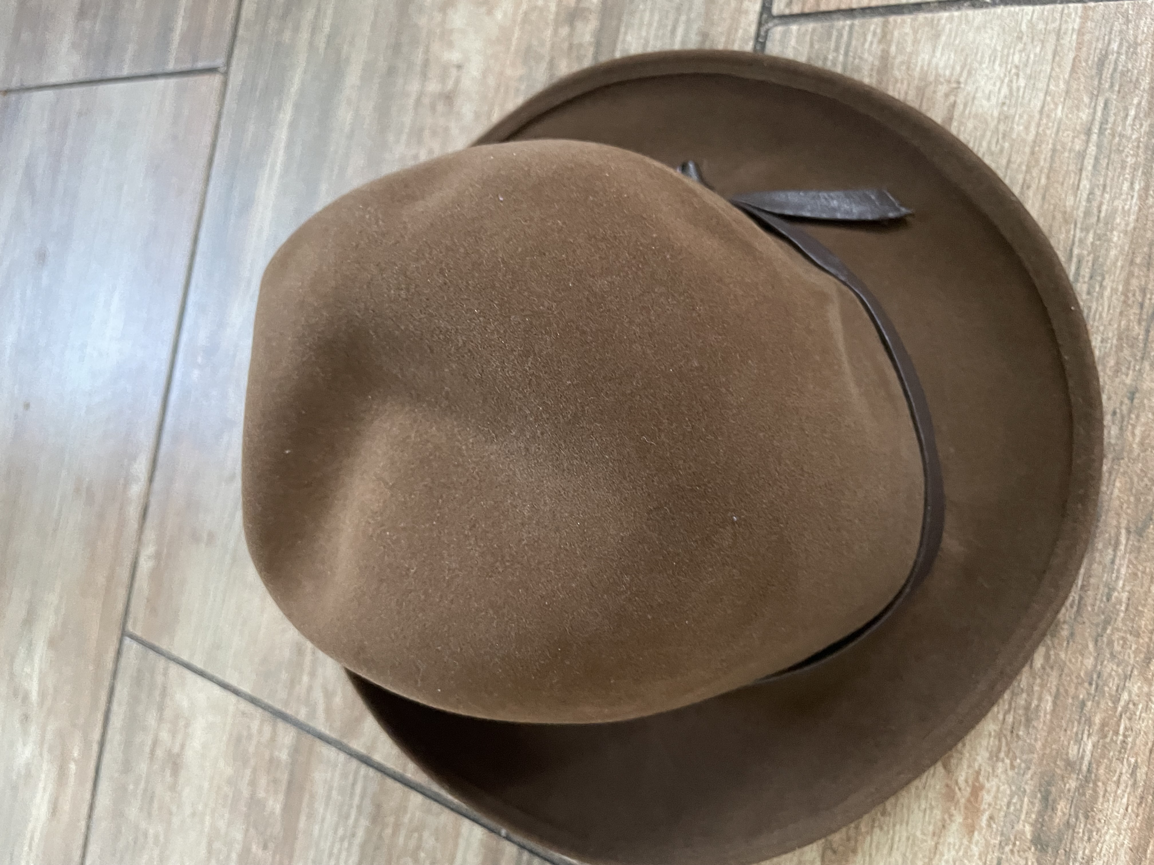 elegantní klobouk
