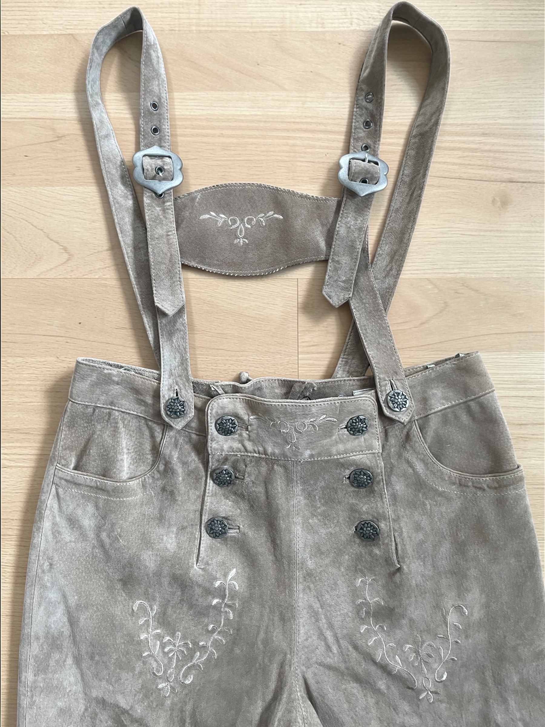 Kožené dirndl kraťasy s laclem vel. 40 - S/M