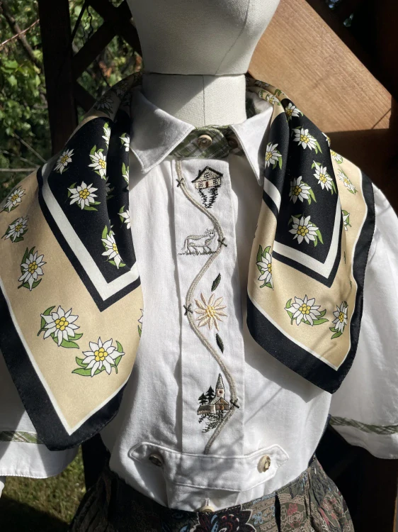 Šátek v selském, dirndl stylu