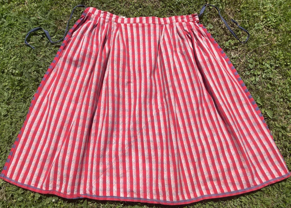 Dámská zástěra v selském stylu vel. 38/40