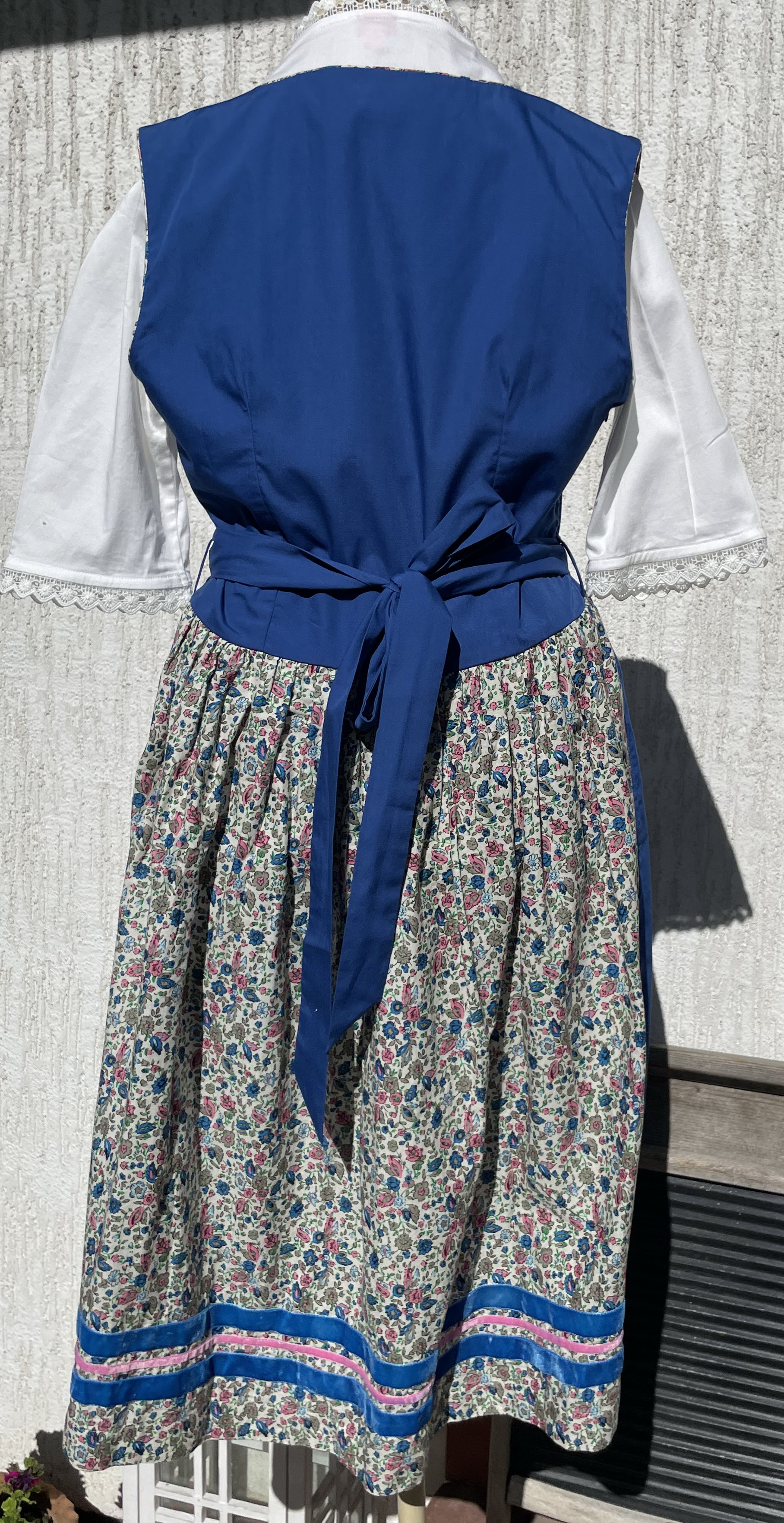 Dámské šaty dirndl selský styl vel. M