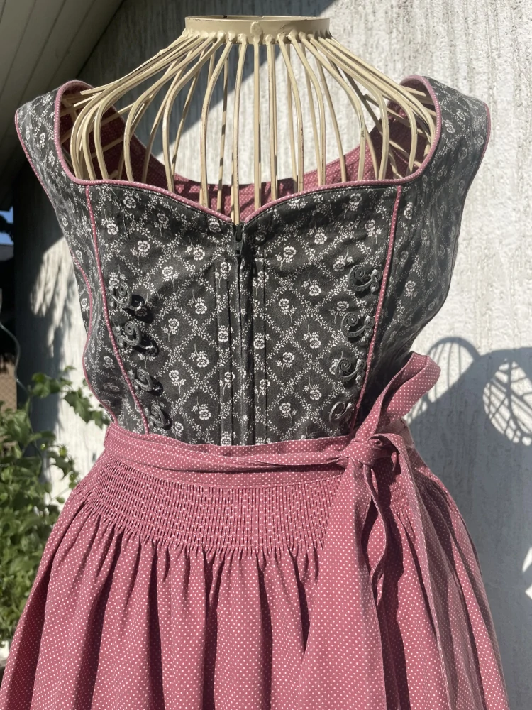 Dámské dirndl šaty v selském stylu vel. XS