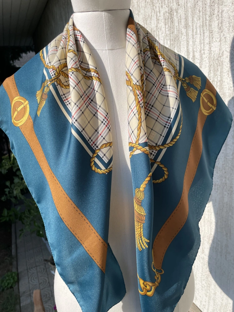 Dámský elegantní šátek