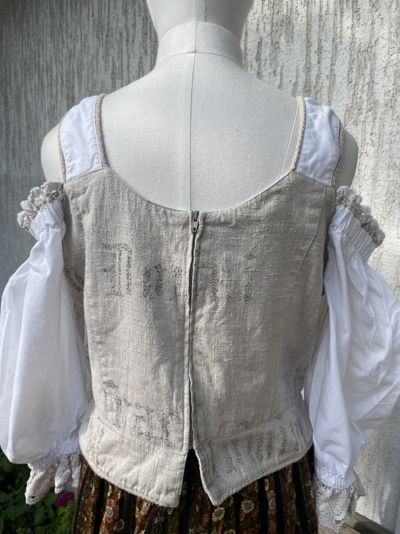 Dámský dirndl živůtek selský, country, western styl vel. 42