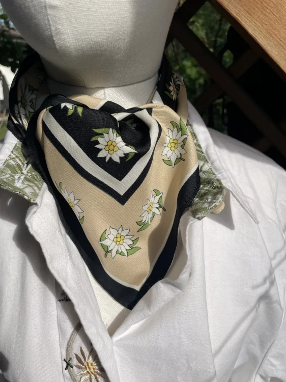 Šátek v selském, dirndl stylu