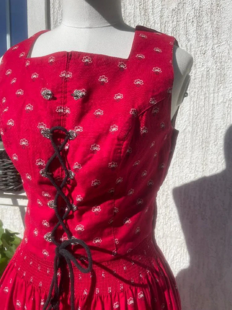 Dámské šaty v selském, dirndl stylu vel. 36/38