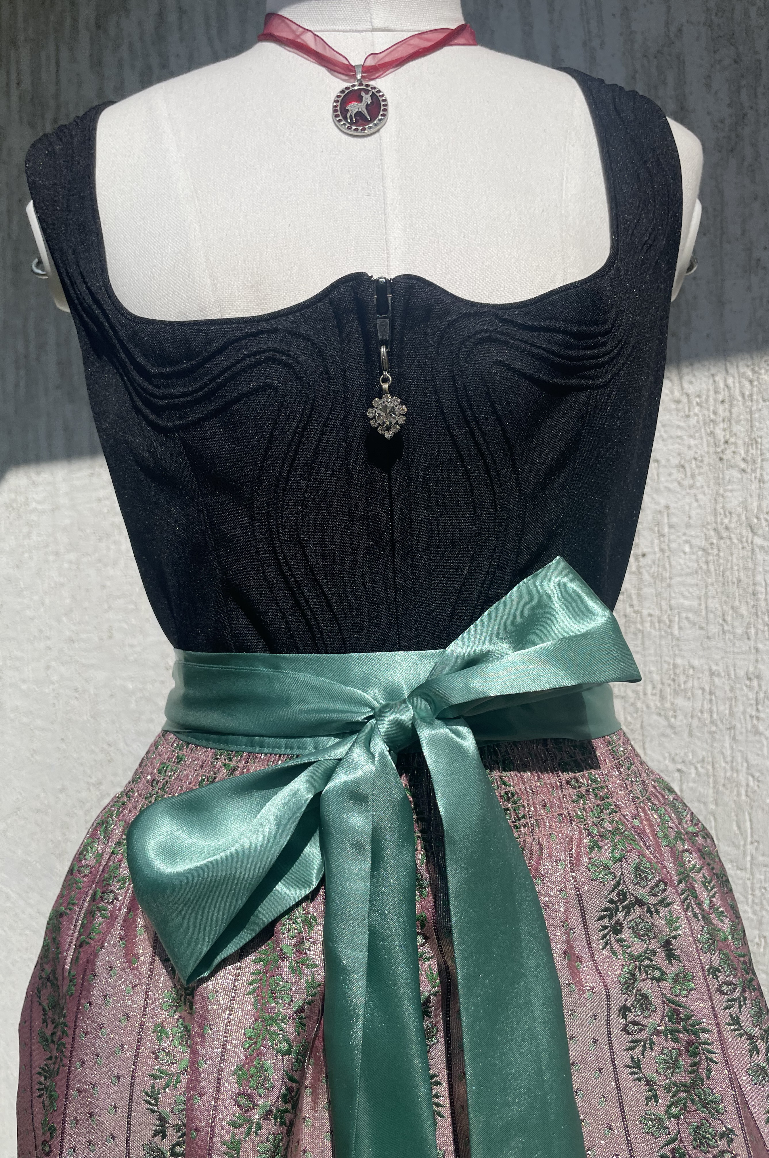 Dámské elegantní dirndl šaty vel. 40