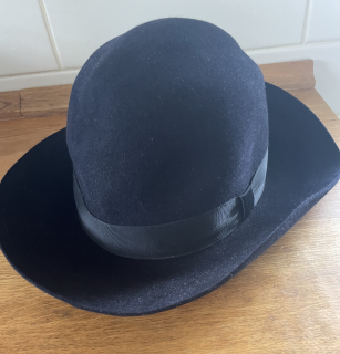 Dámský elegantní klobouk