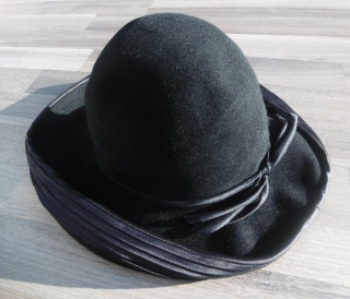 DÁMSKÝ DOBOVÝ KLOBOUK