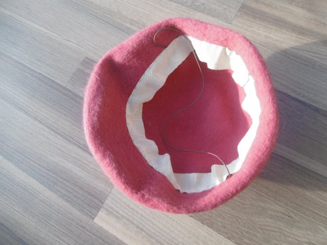 dobový baret