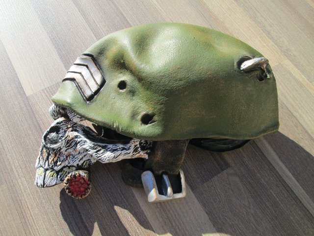 karnevalový doplněk helma s maskou zombie