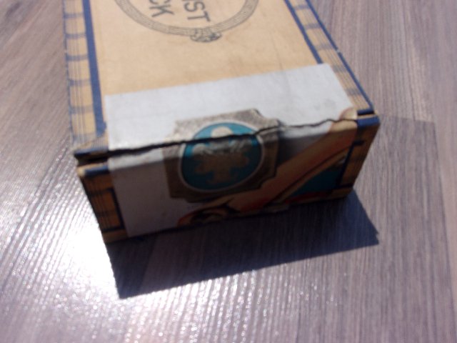 REKVIZITA pevná krabička na cigarety